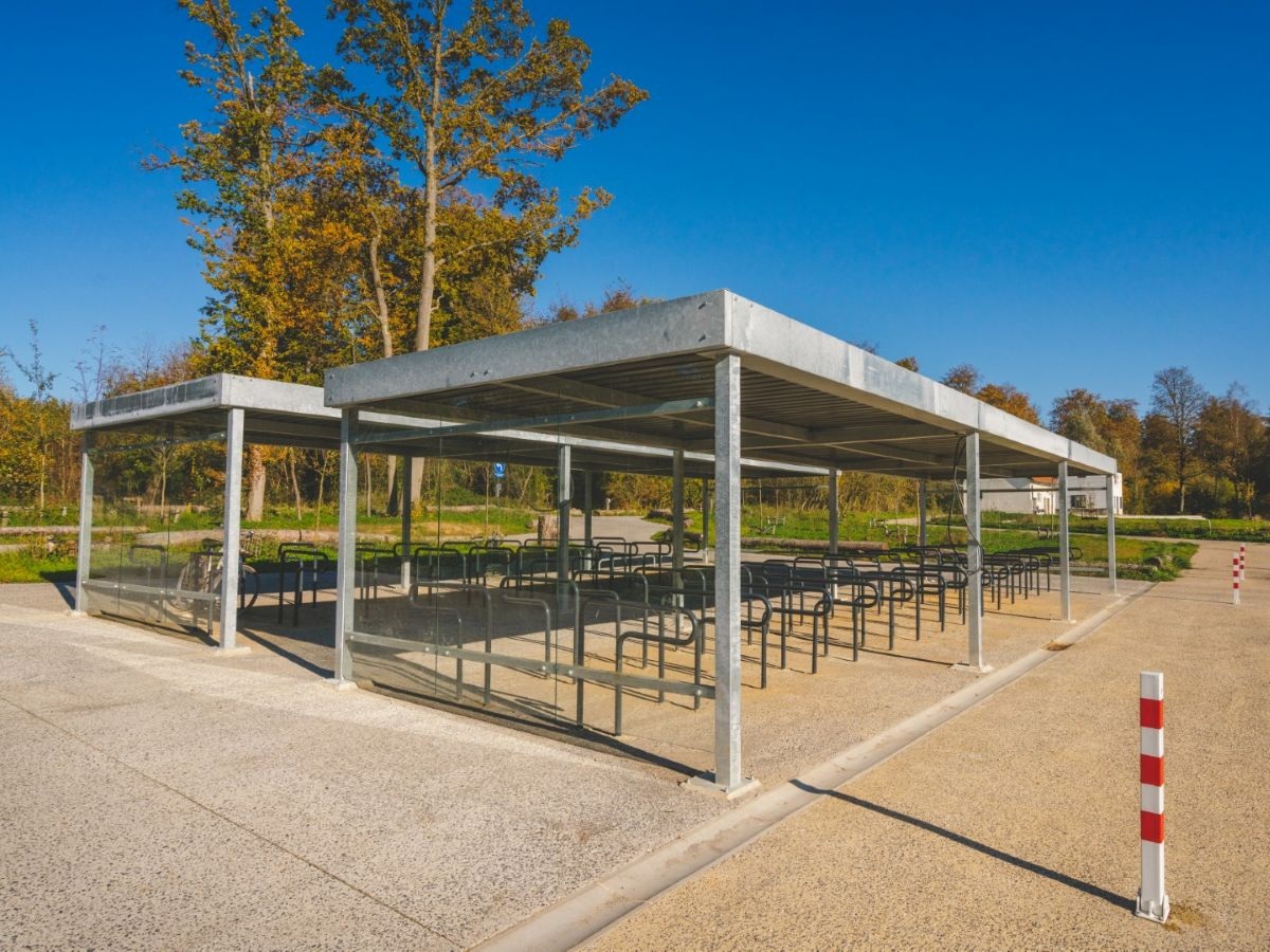 Otvorený prístrešok Square 12X4/O vhodný pre obojstranné parkovanie bicyklov - neobmedzené možnosti rozmerov, napr. 8x4 m, 10x4 m alebo 16x4 m